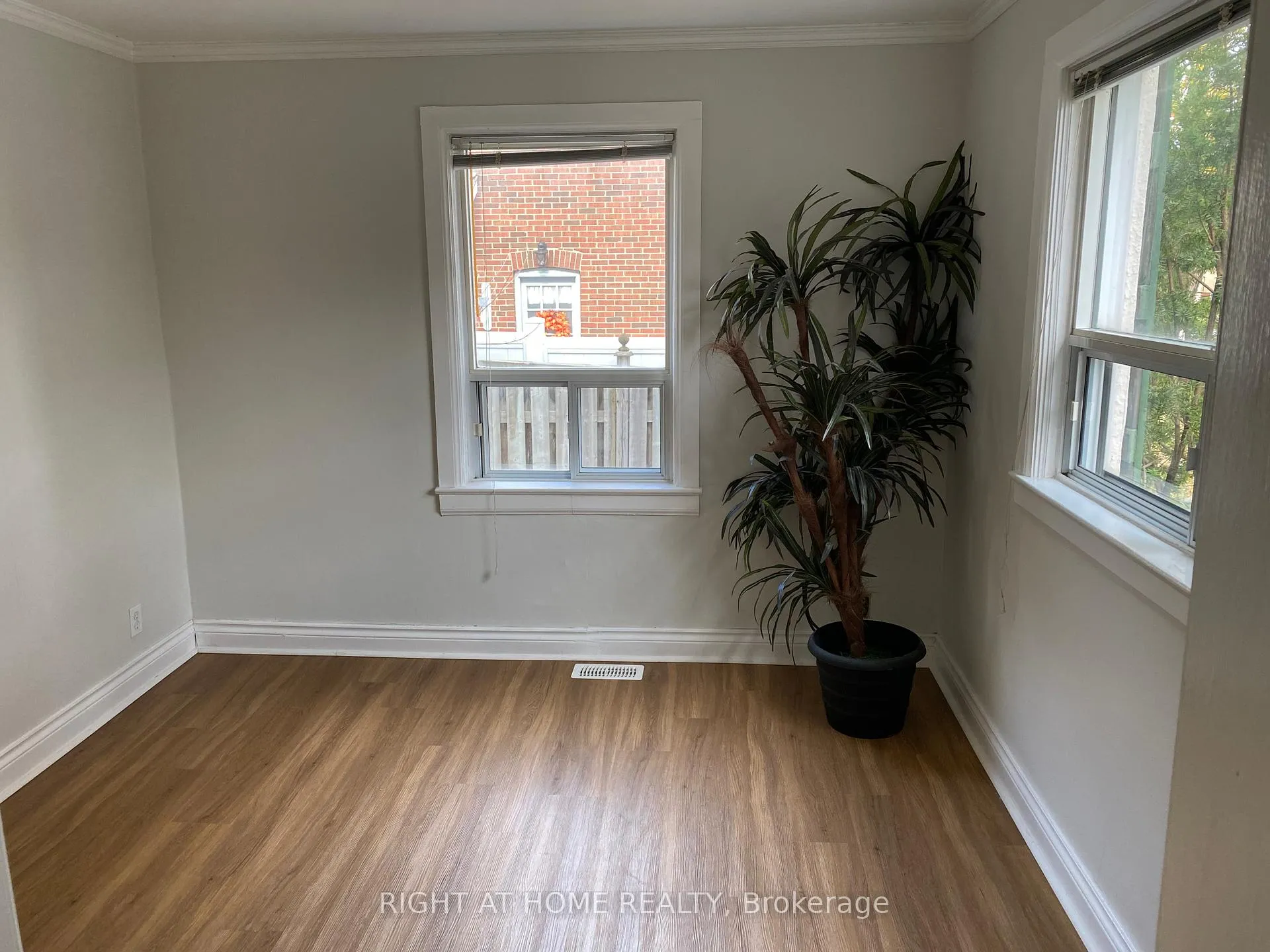 Photo 3 of 112 Baker Avenue, Richmond Hill, Crosby — HOMEH