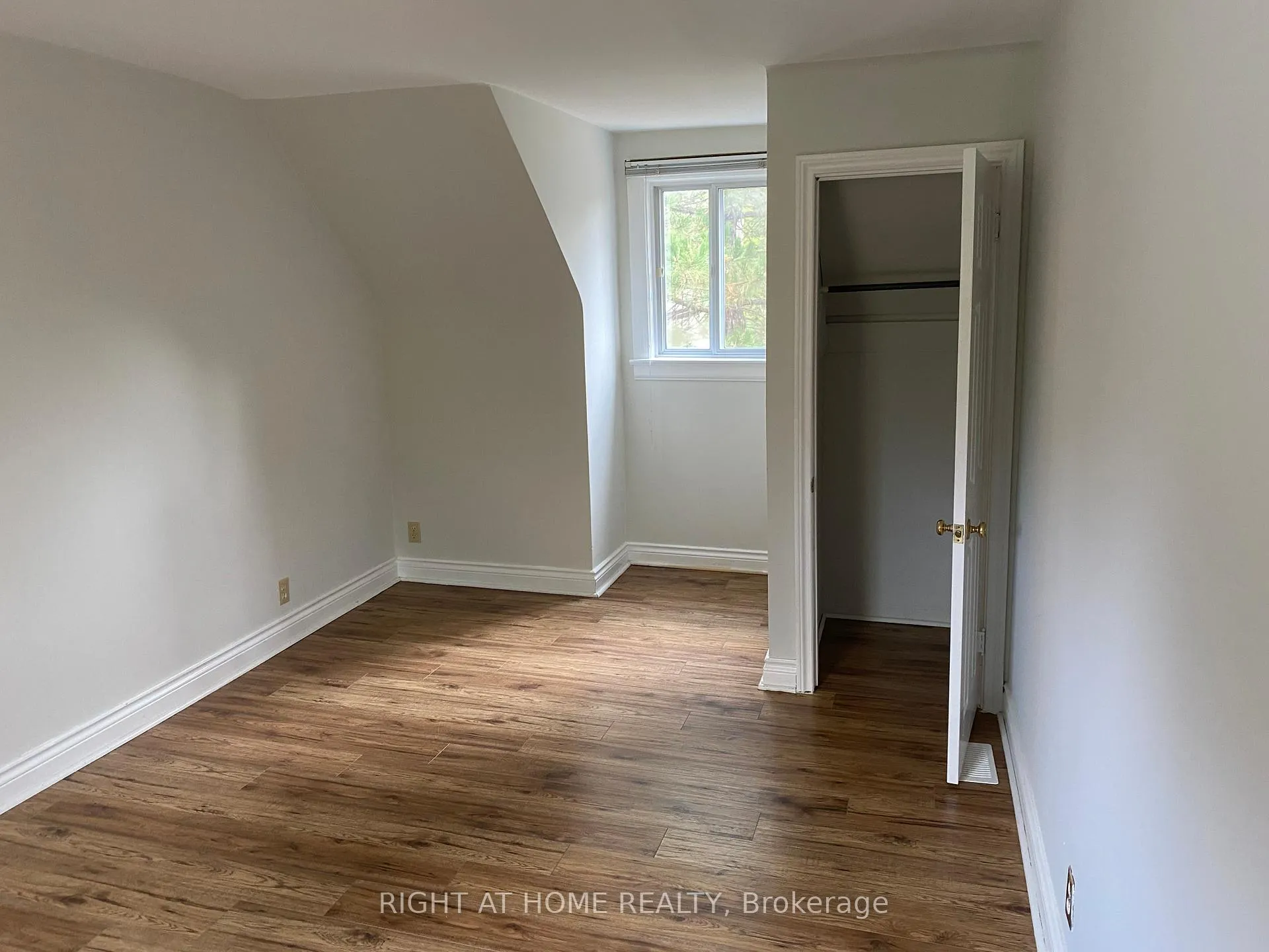 Photo 6 of 112 Baker Avenue, Richmond Hill, Crosby — HOMEH