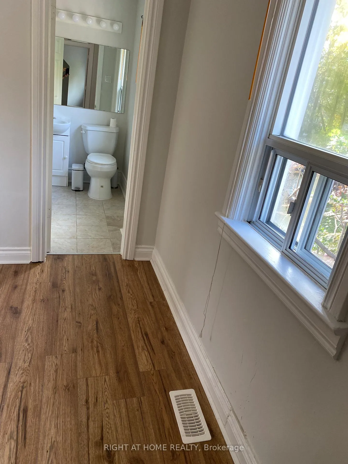 Photo 10 of 112 Baker Avenue, Richmond Hill, Crosby — HOMEH