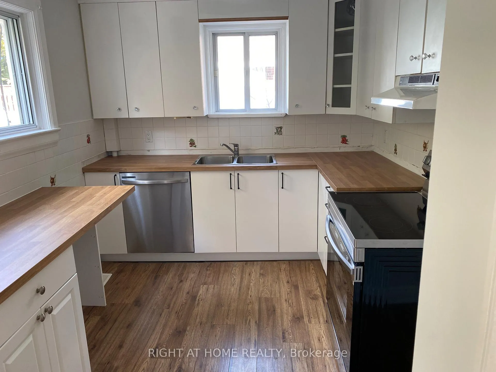 Photo 13 of 112 Baker Avenue, Richmond Hill, Crosby — HOMEH