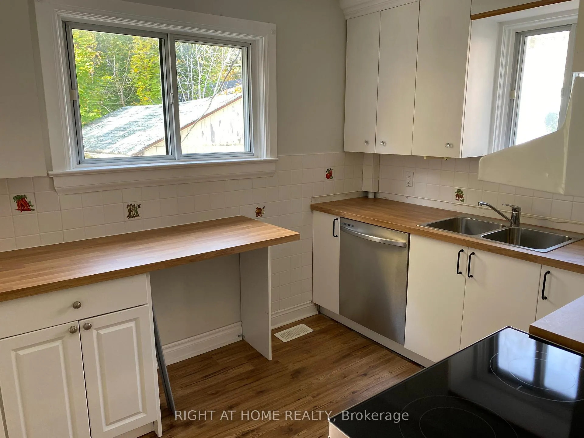 Photo 14 of 112 Baker Avenue, Richmond Hill, Crosby — HOMEH