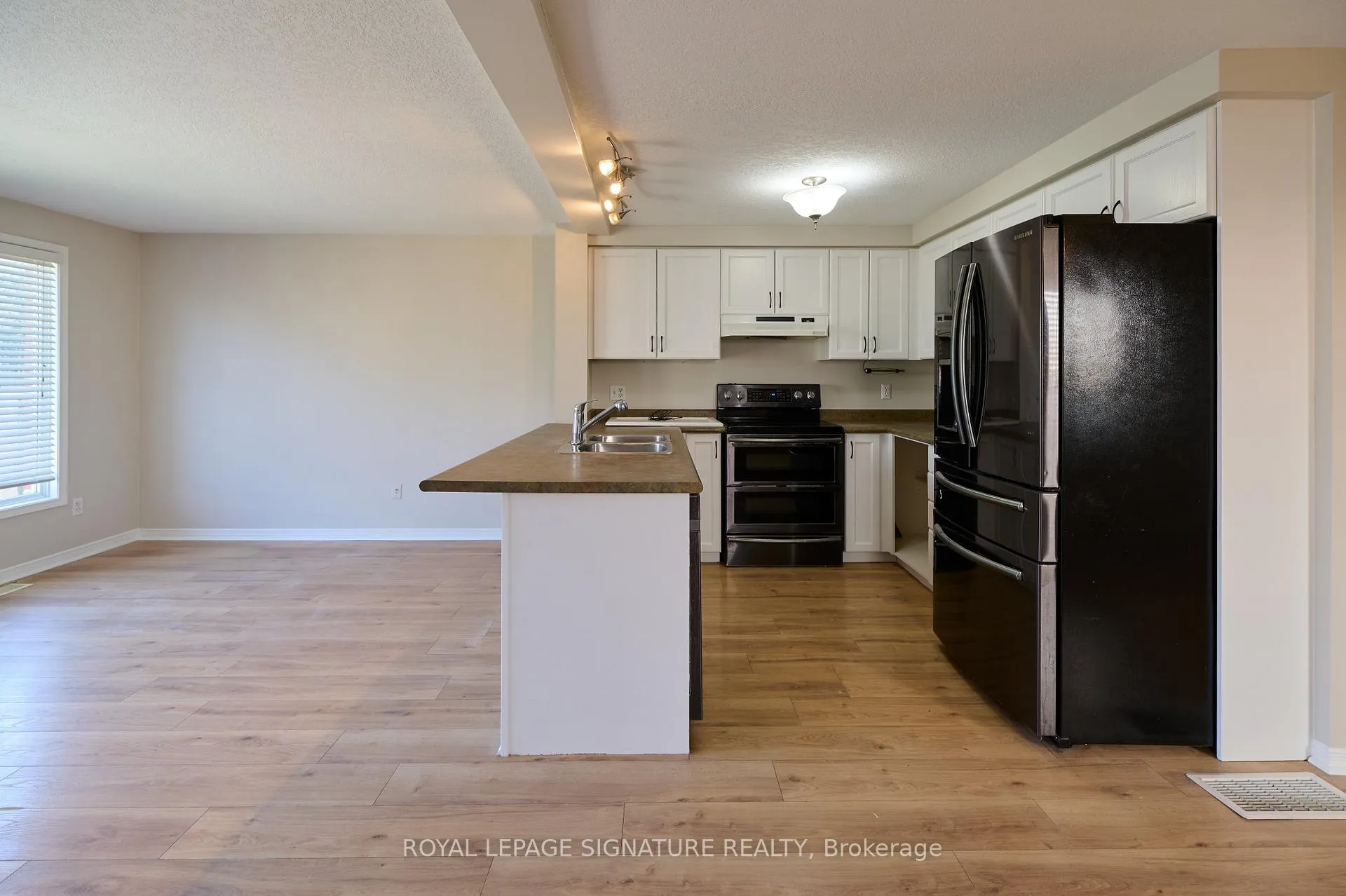 Photo 10 of 16 Chantilly Street, Kitchener, Huron Park — HOMEH