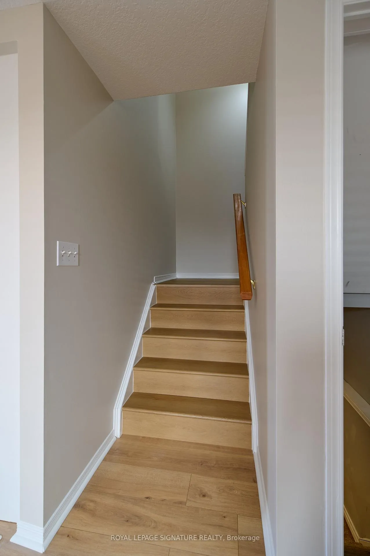 Photo 13 of 16 Chantilly Street, Kitchener, Huron Park — HOMEH