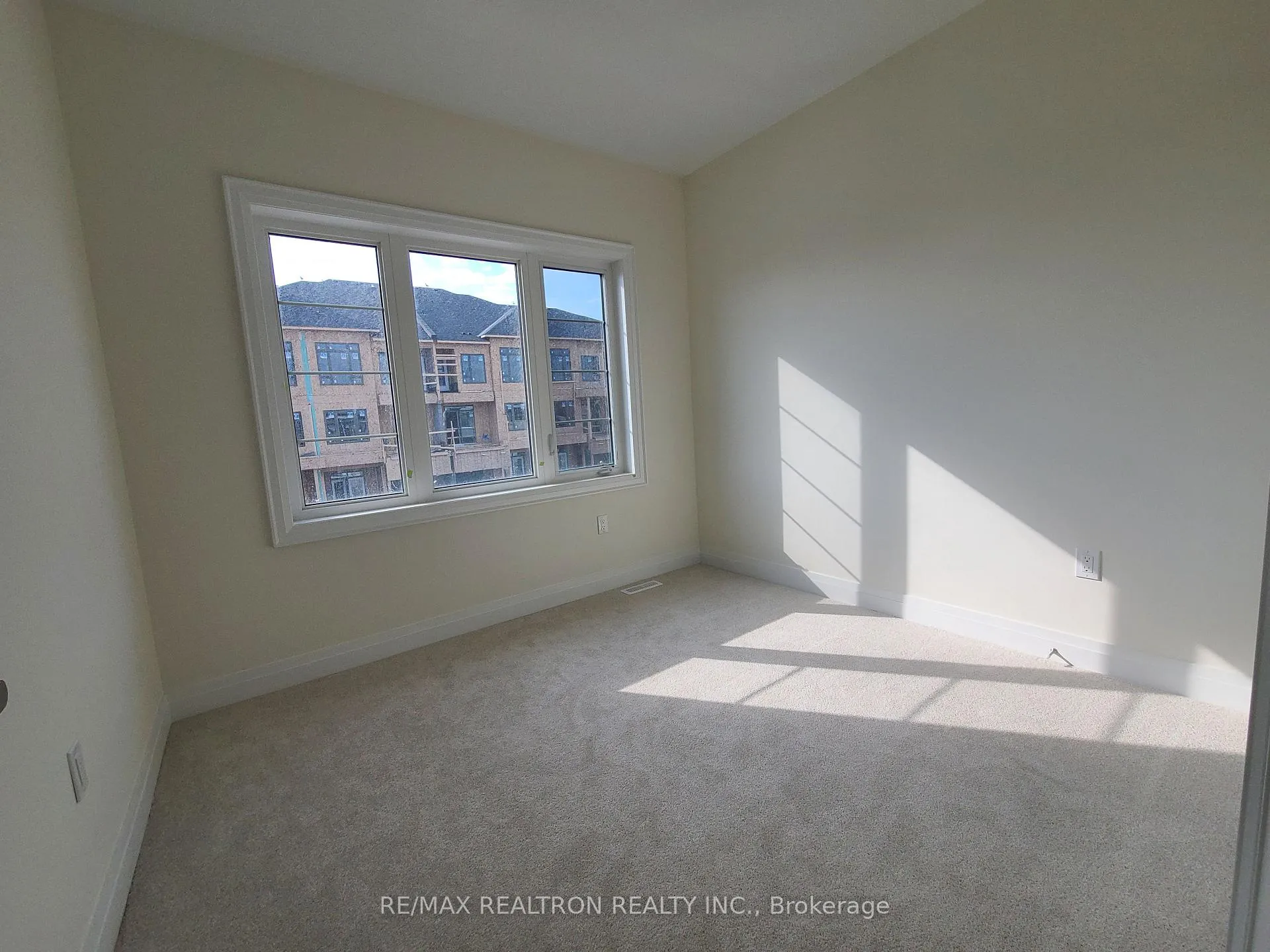 Photo 18 of 66 McGowan Drive, Whitby, Rural Whitby — HOMEH