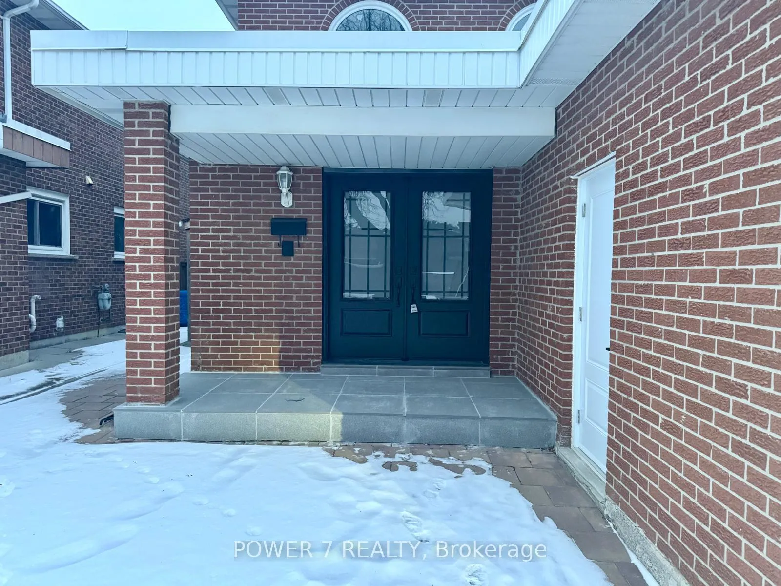 Photo 2 of Unit Main, 16 Simsbury Court, Markham, Milliken Mills West — HOMEH