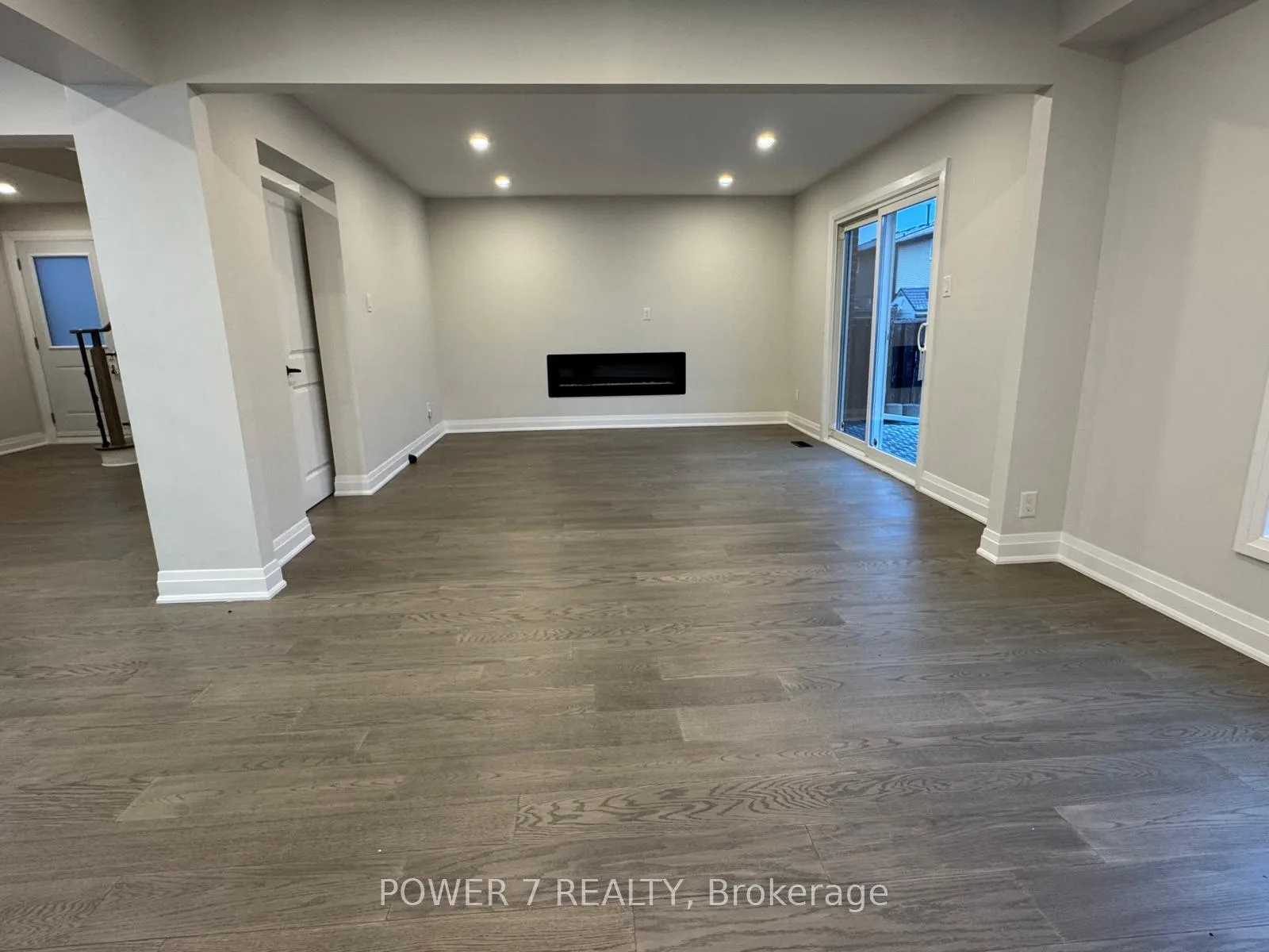 Photo 4 of Unit Main, 16 Simsbury Court, Markham, Milliken Mills West — HOMEH