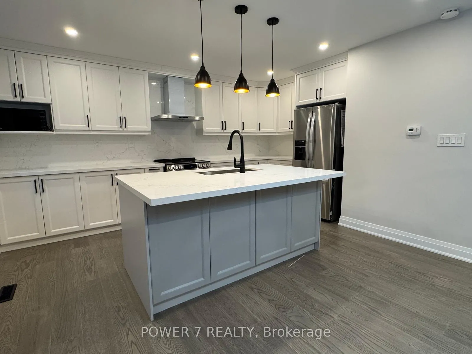 Photo 5 of Unit Main, 16 Simsbury Court, Markham, Milliken Mills West — HOMEH