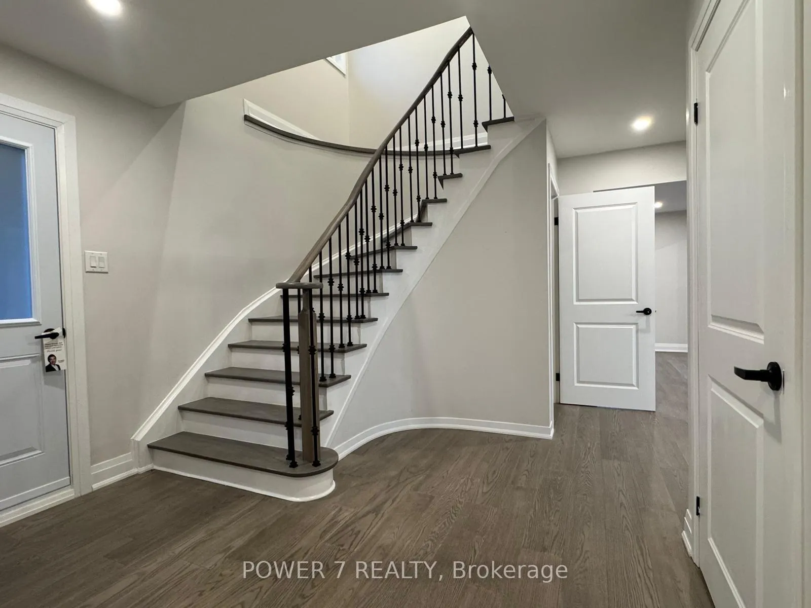 Photo 8 of Unit Main, 16 Simsbury Court, Markham, Milliken Mills West — HOMEH