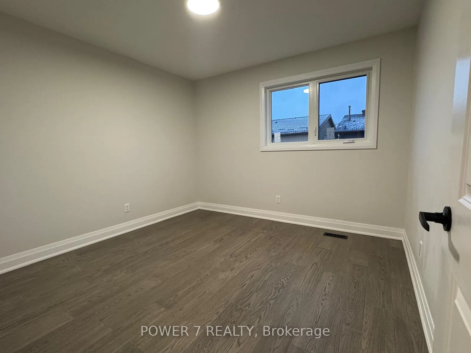 Photo 13 of Unit Main, 16 Simsbury Court, Markham, Milliken Mills West — HOMEH