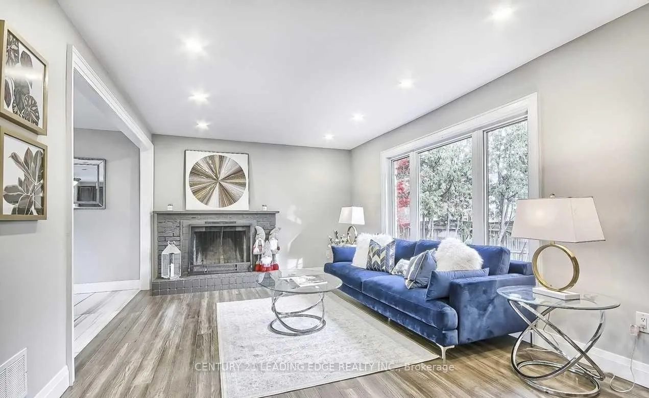 Photo 3 of 8 Captain Rolph Boulevard, Markham, Markham Village — HOMEH