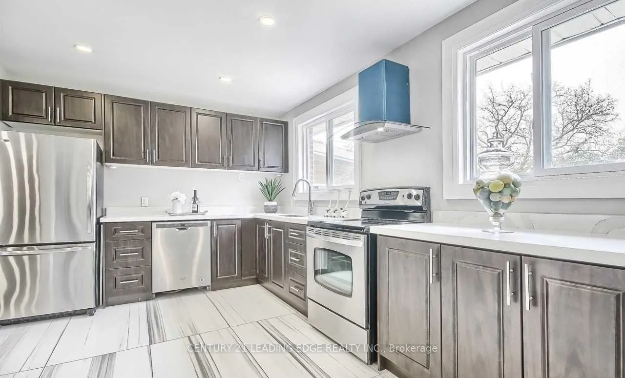 Photo 5 of 8 Captain Rolph Boulevard, Markham, Markham Village — HOMEH