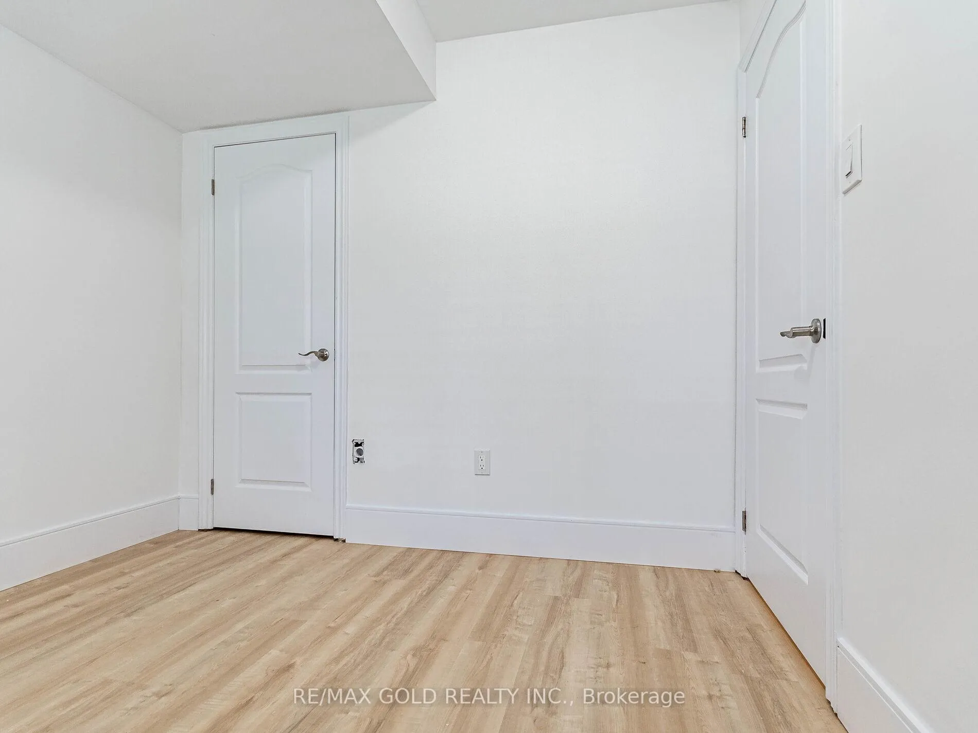 Photo 9 of 436 Linden Drive, Cambridge, Preston Heights — HOMEH