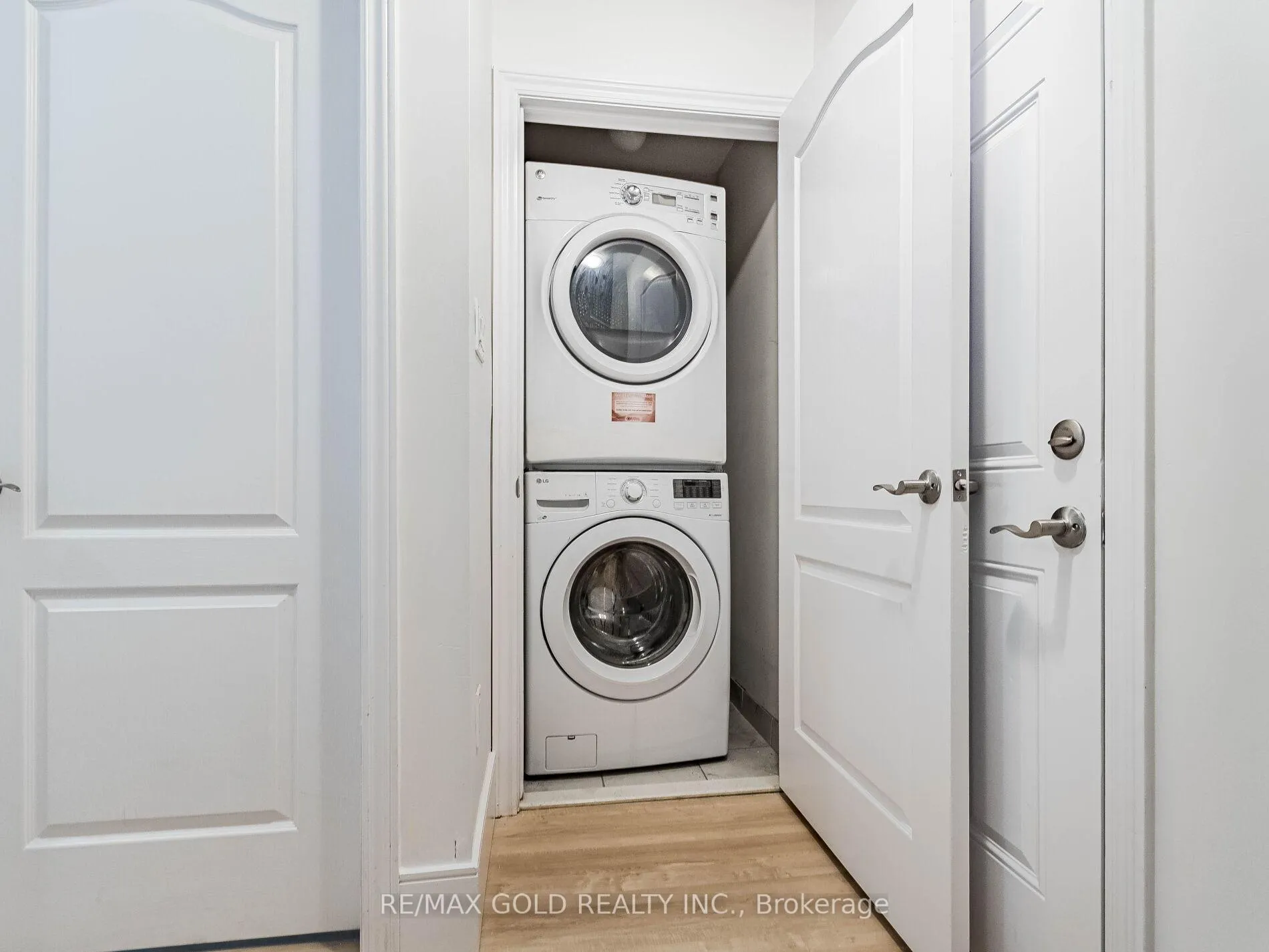 Photo 11 of 436 Linden Drive, Cambridge, Preston Heights — HOMEH
