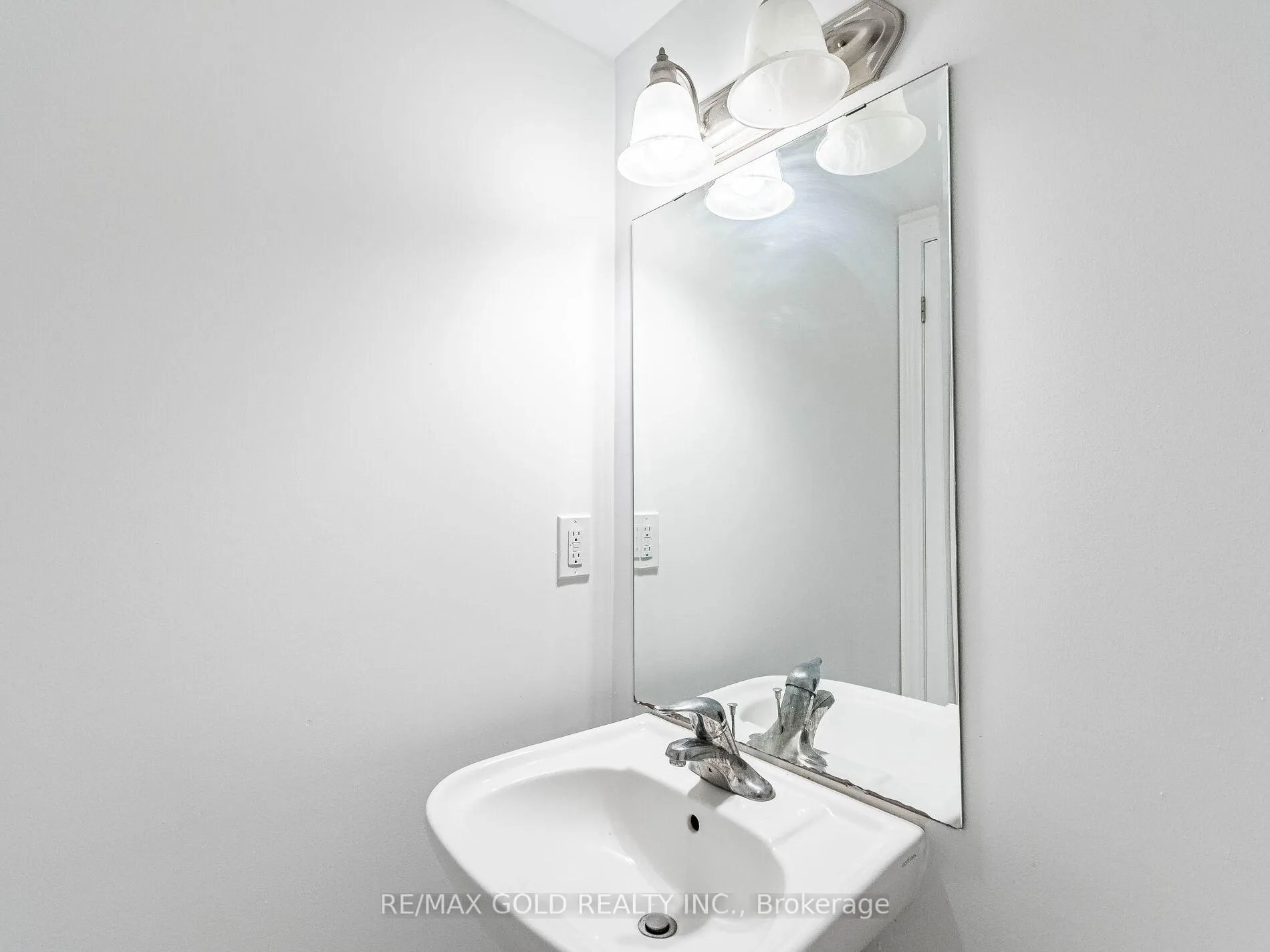Photo 33 of 436 Linden Drive, Cambridge, Preston Heights — HOMEH