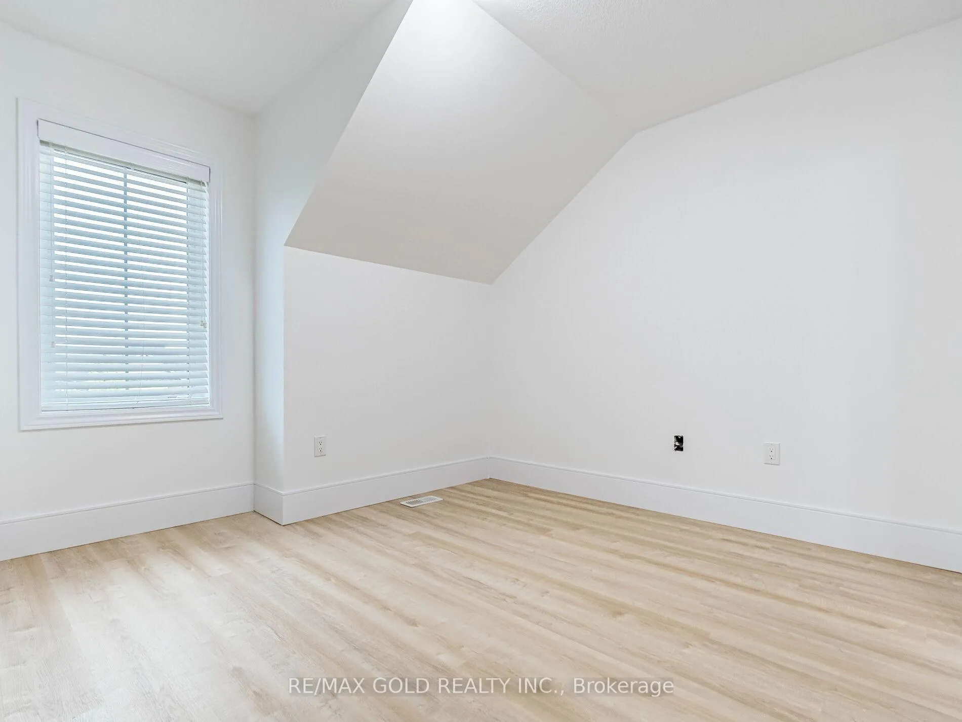 Photo 37 of 436 Linden Drive, Cambridge, Preston Heights — HOMEH