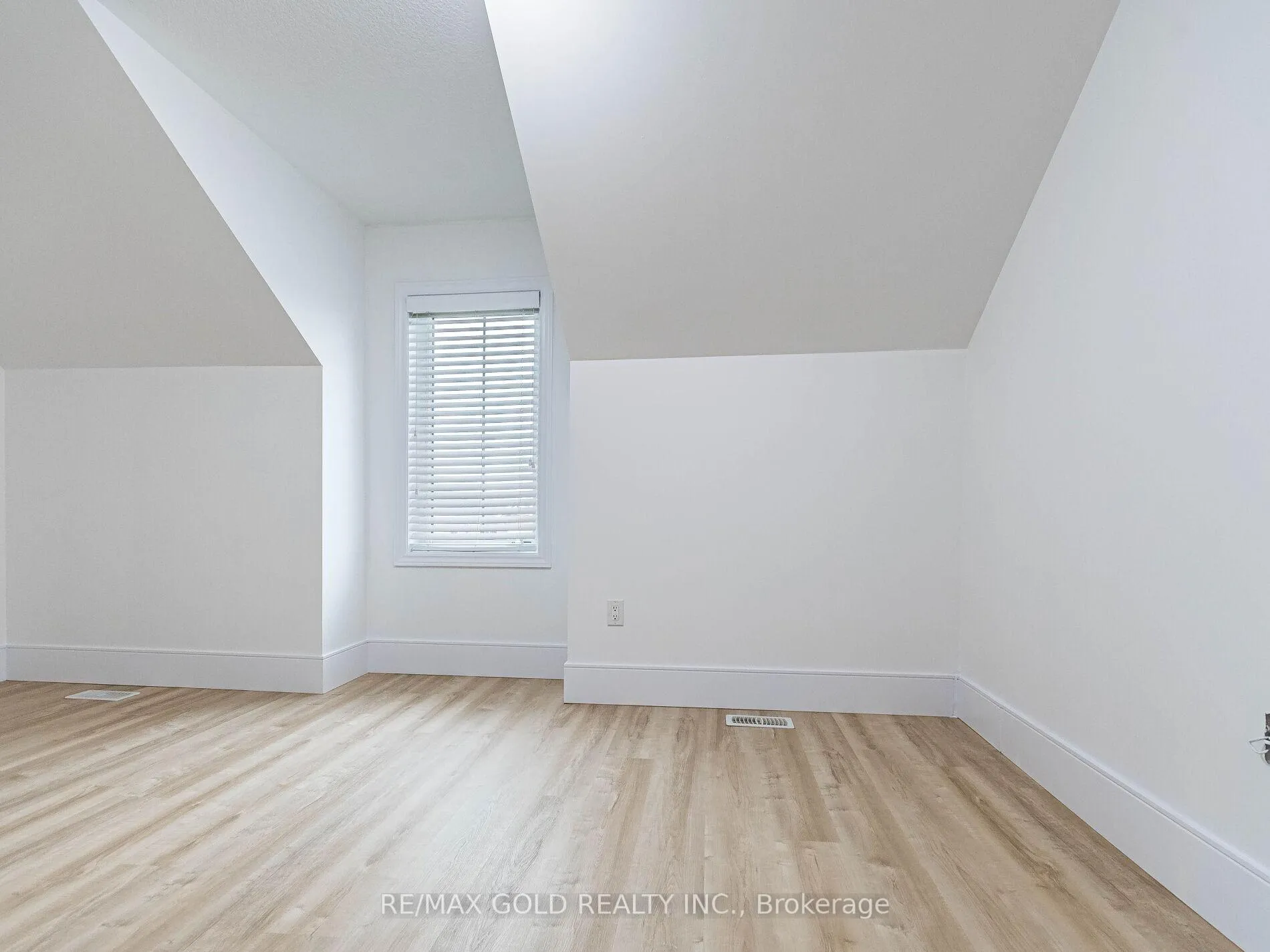 Photo 38 of 436 Linden Drive, Cambridge, Preston Heights — HOMEH