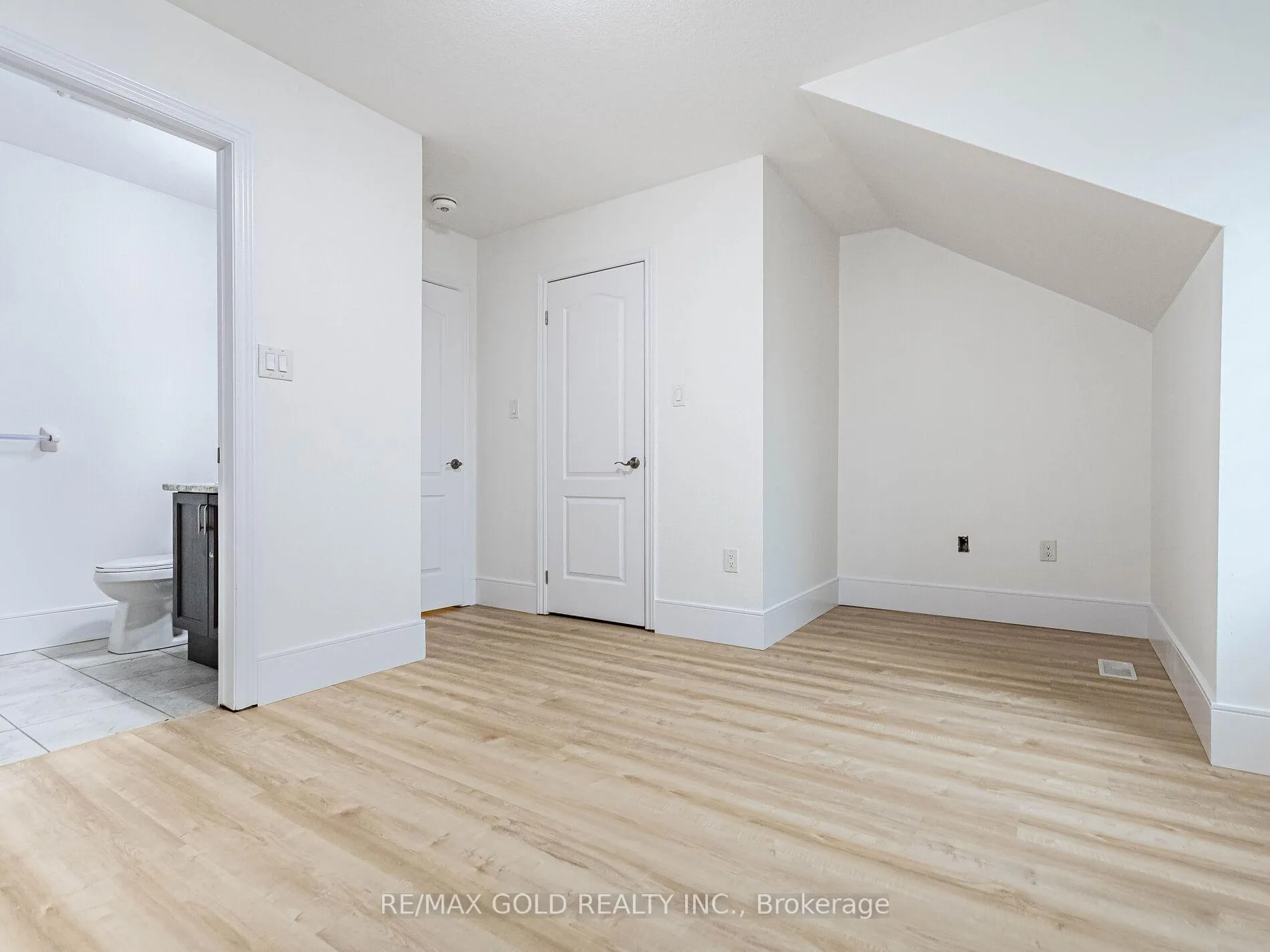 Photo 39 of 436 Linden Drive, Cambridge, Preston Heights — HOMEH