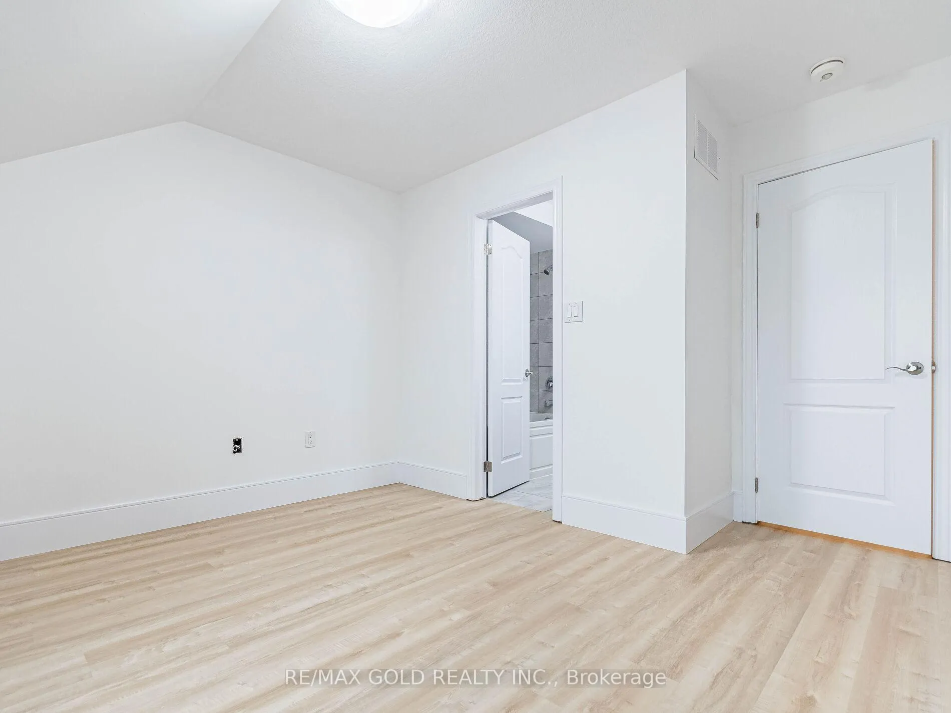 Photo 40 of 436 Linden Drive, Cambridge, Preston Heights — HOMEH