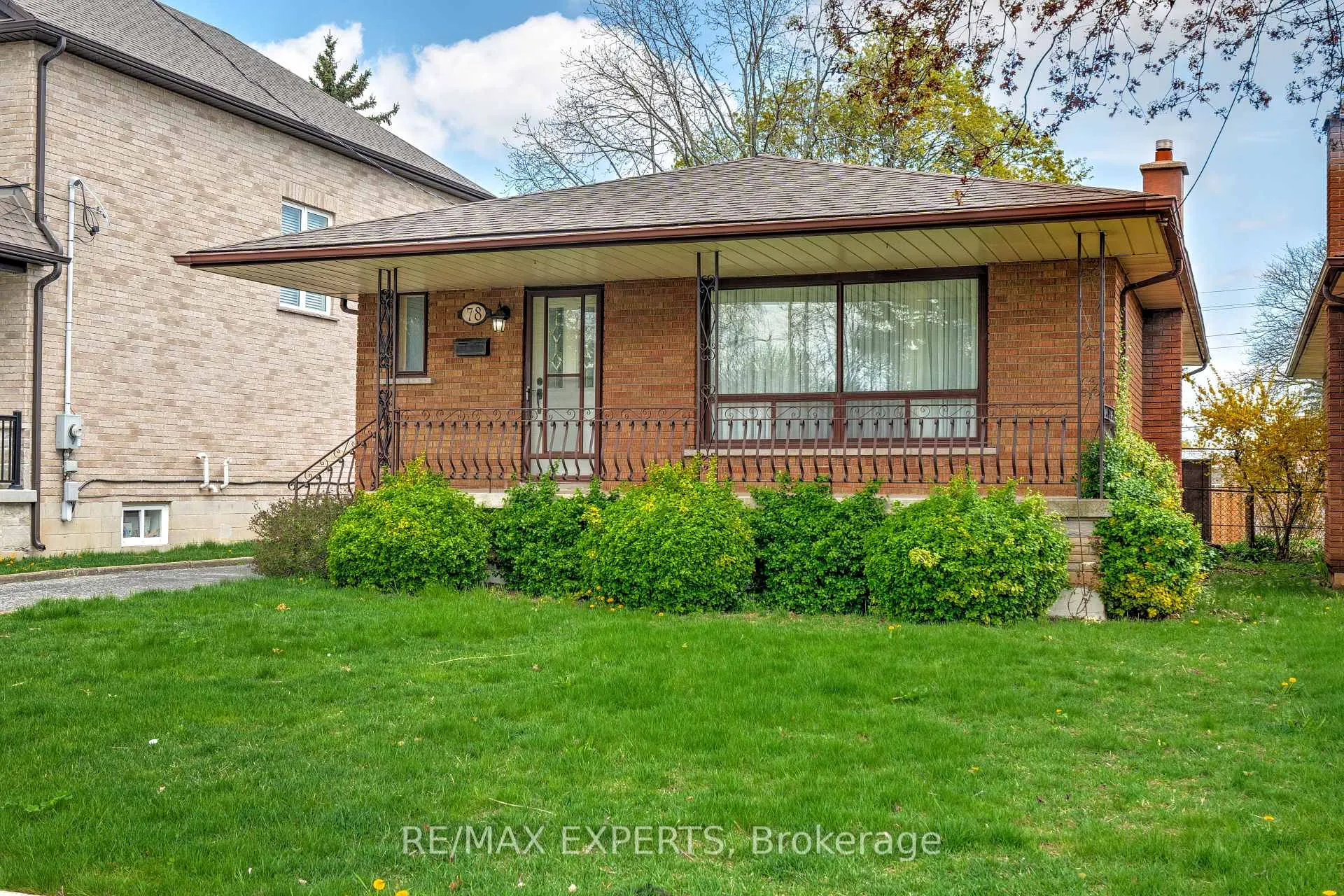 Photo 3 of 78 Atwater Crescent, Hamilton, Rolston — HOMEH