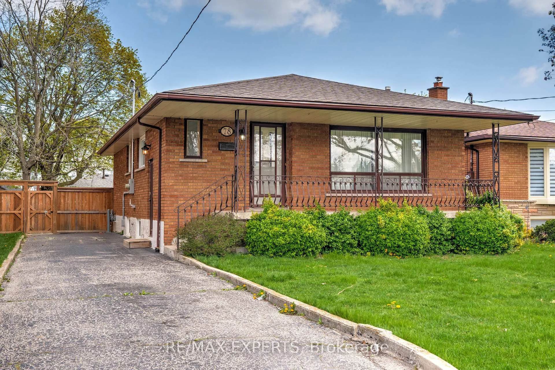 Photo 4 of 78 Atwater Crescent, Hamilton, Rolston — HOMEH