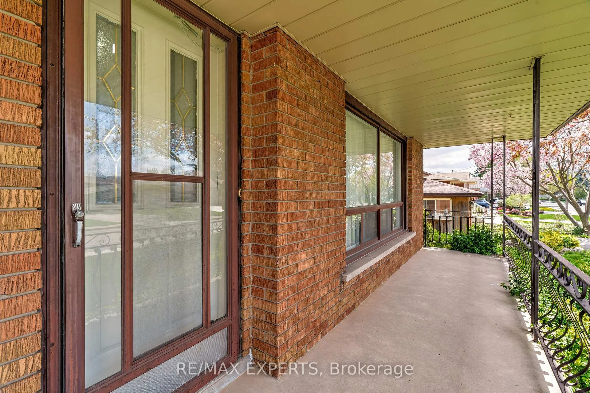 Photo 5 of 78 Atwater Crescent, Hamilton, Rolston — HOMEH