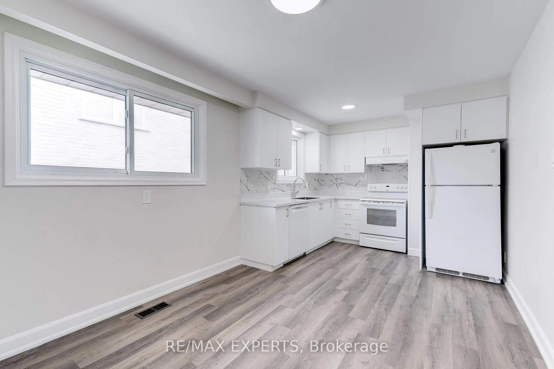 Photo 9 of 78 Atwater Crescent, Hamilton, Rolston — HOMEH
