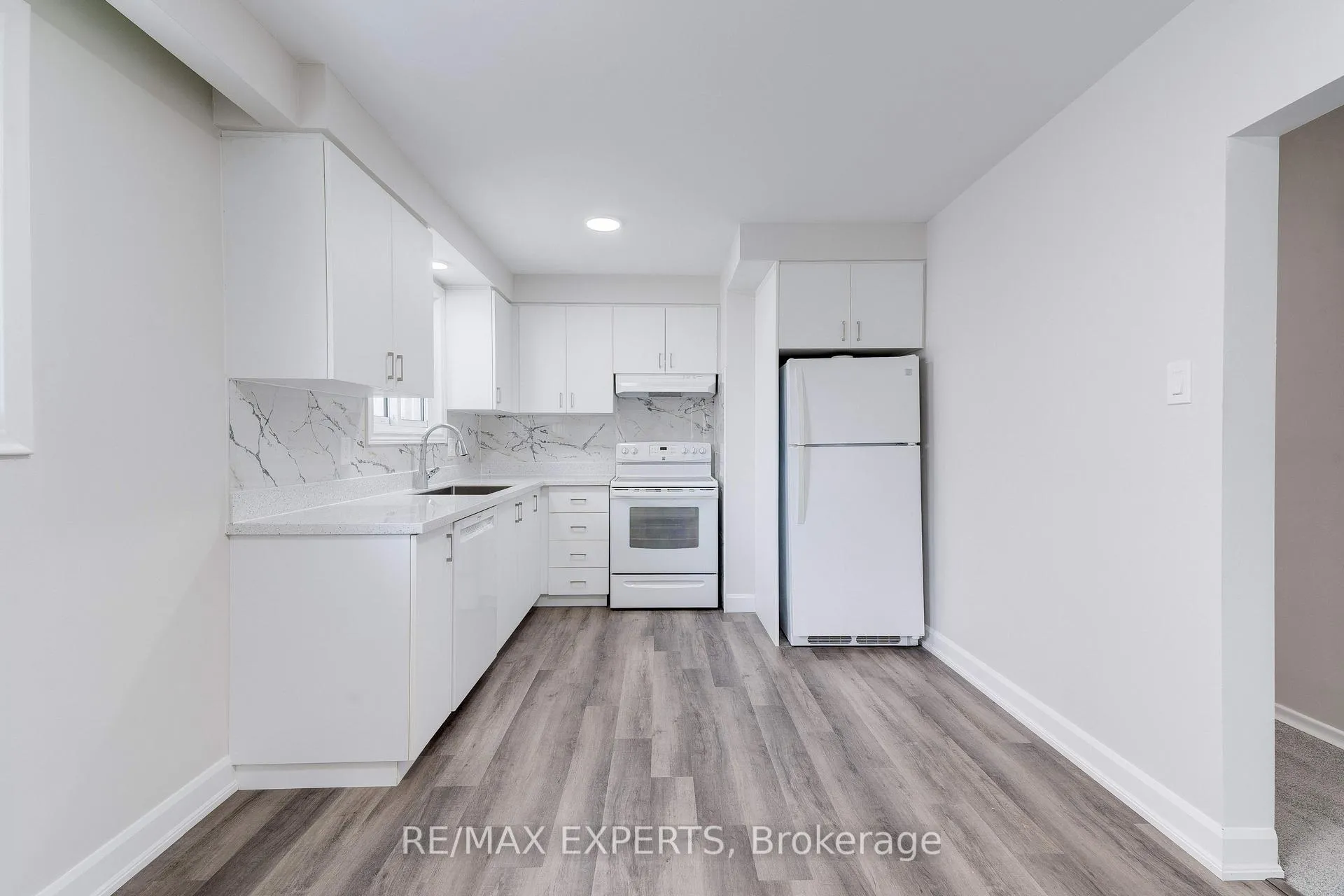 Photo 13 of 78 Atwater Crescent, Hamilton, Rolston — HOMEH