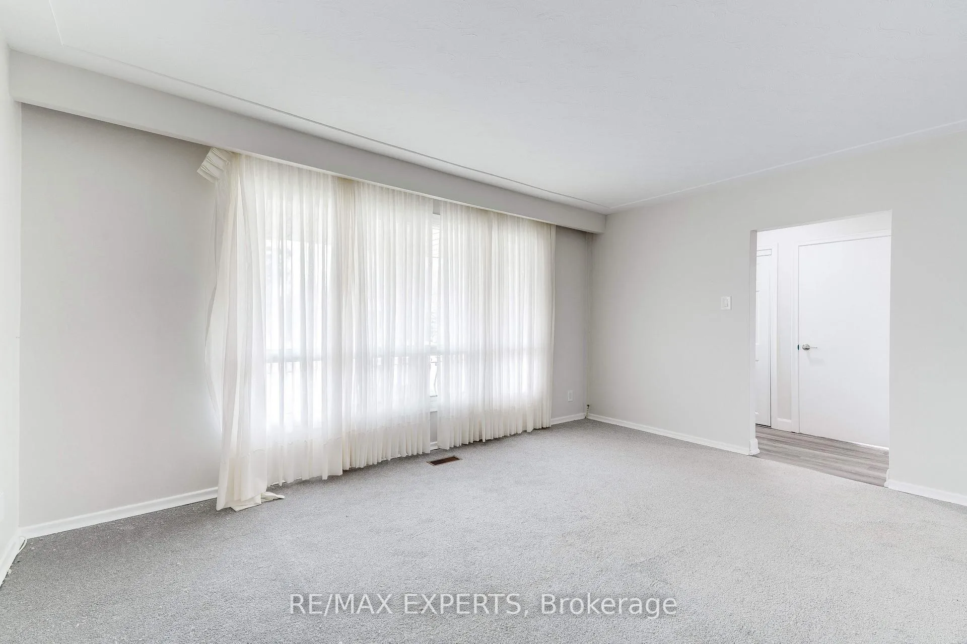 Photo 14 of 78 Atwater Crescent, Hamilton, Rolston — HOMEH