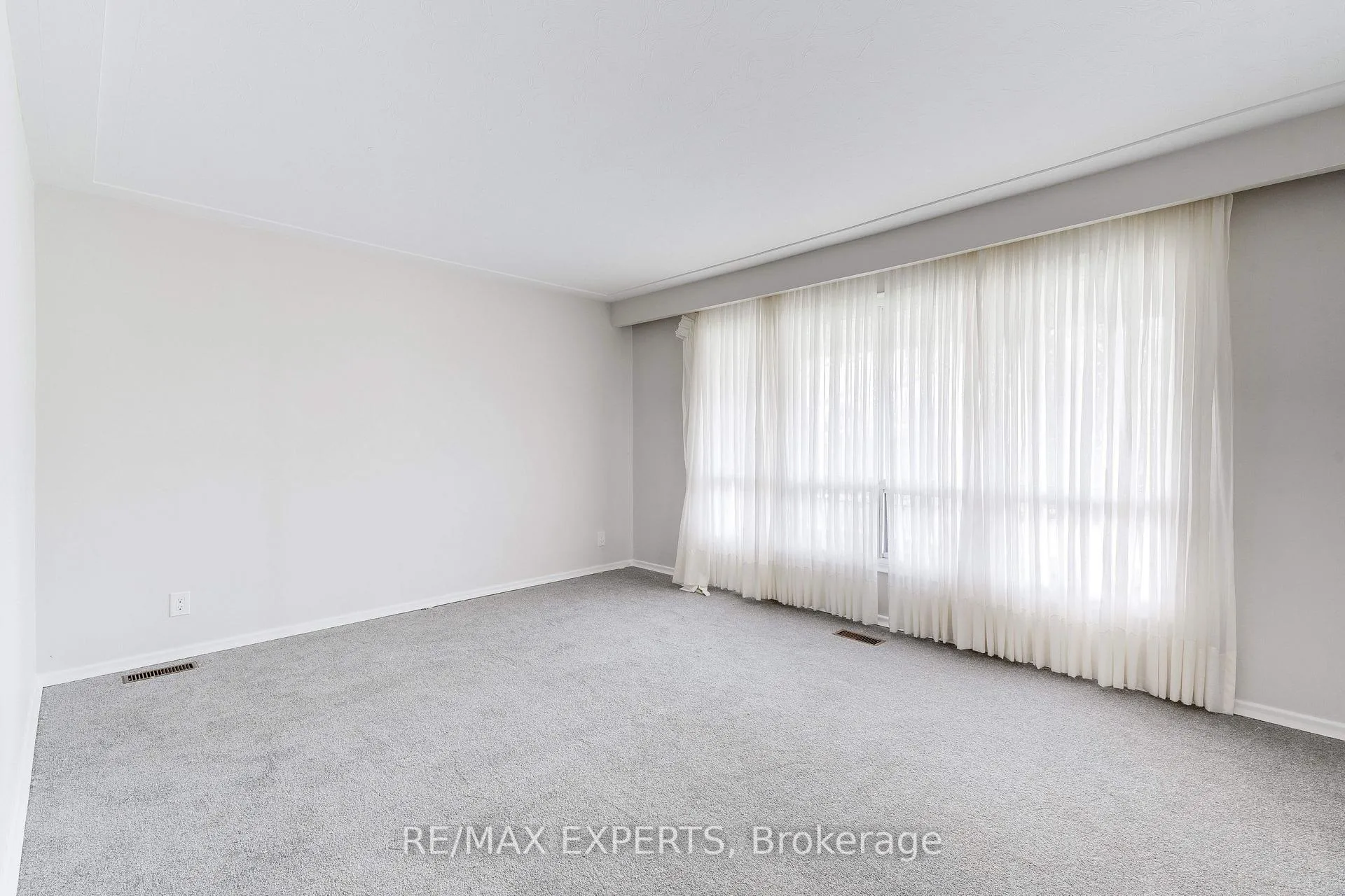 Photo 15 of 78 Atwater Crescent, Hamilton, Rolston — HOMEH