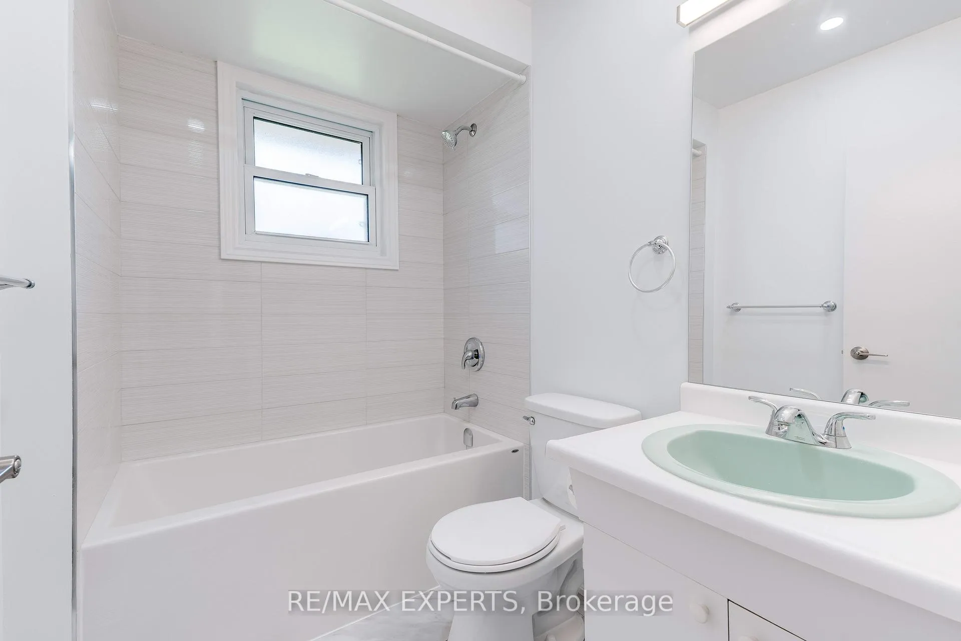 Photo 20 of 78 Atwater Crescent, Hamilton, Rolston — HOMEH