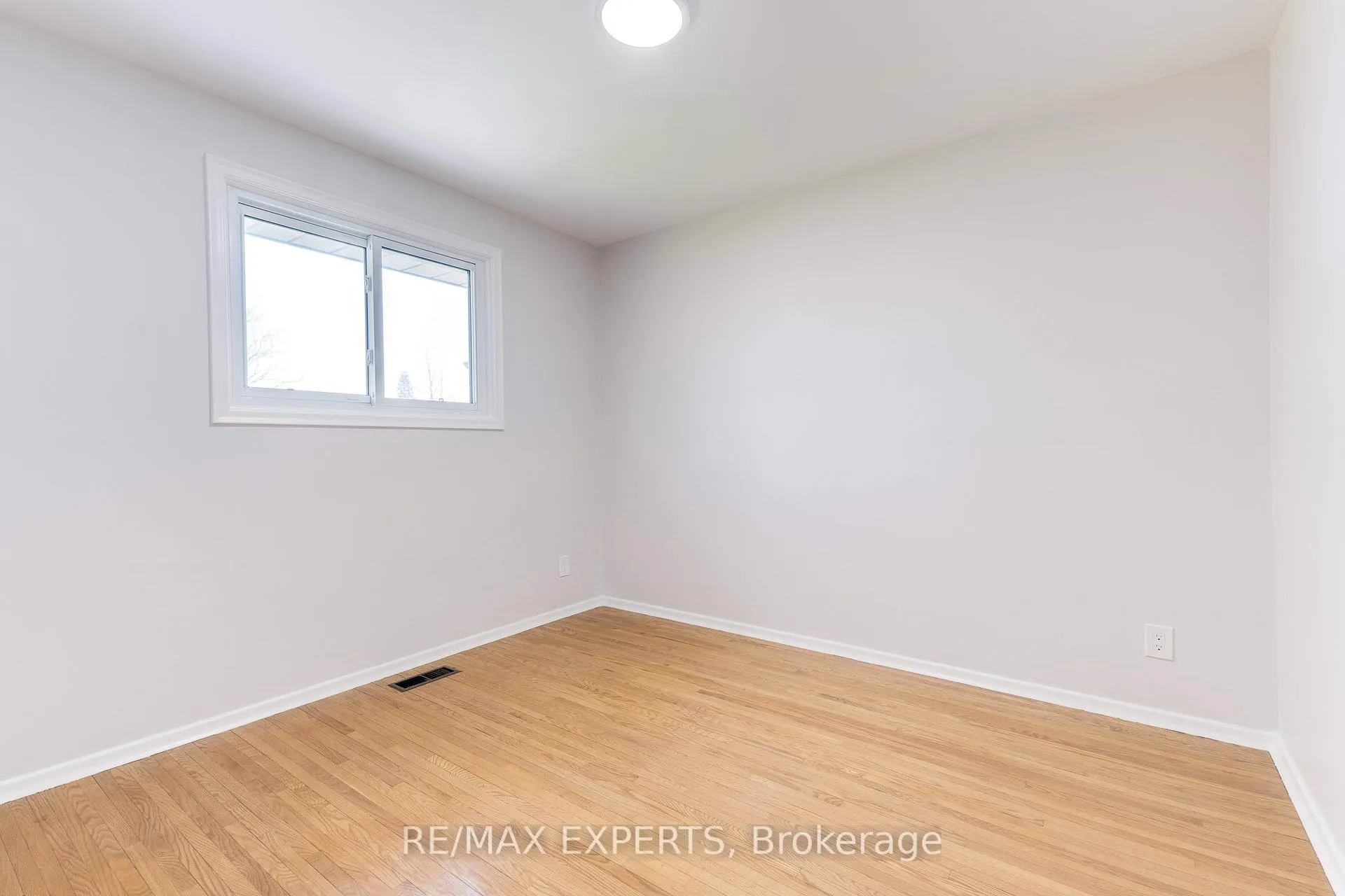 Photo 21 of 78 Atwater Crescent, Hamilton, Rolston — HOMEH