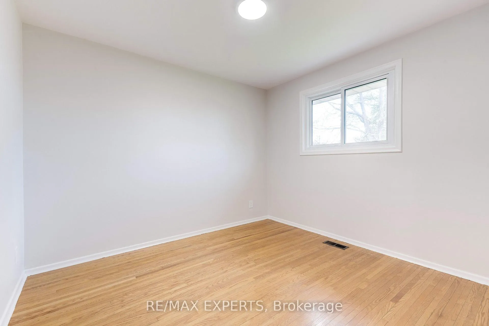 Photo 23 of 78 Atwater Crescent, Hamilton, Rolston — HOMEH