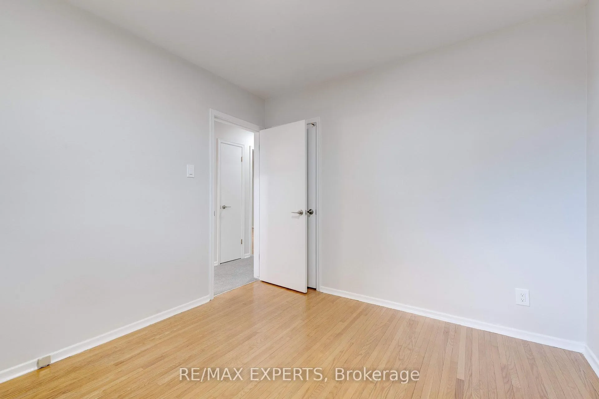Photo 24 of 78 Atwater Crescent, Hamilton, Rolston — HOMEH