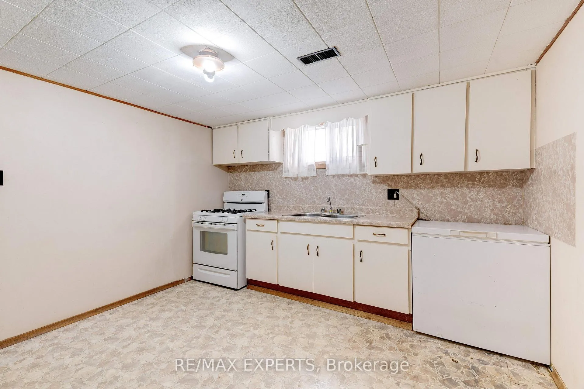 Photo 36 of 78 Atwater Crescent, Hamilton, Rolston — HOMEH