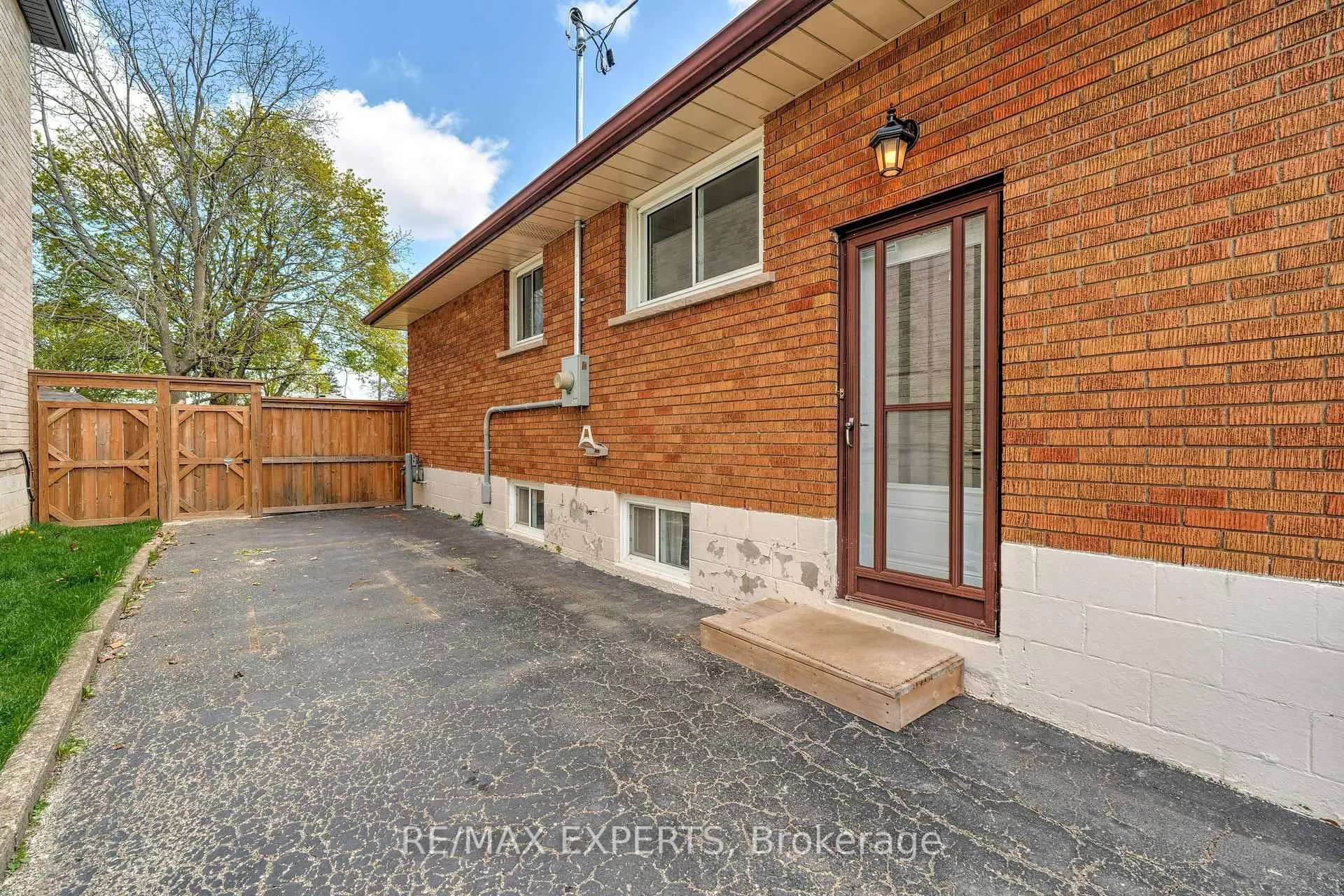Photo 38 of 78 Atwater Crescent, Hamilton, Rolston — HOMEH
