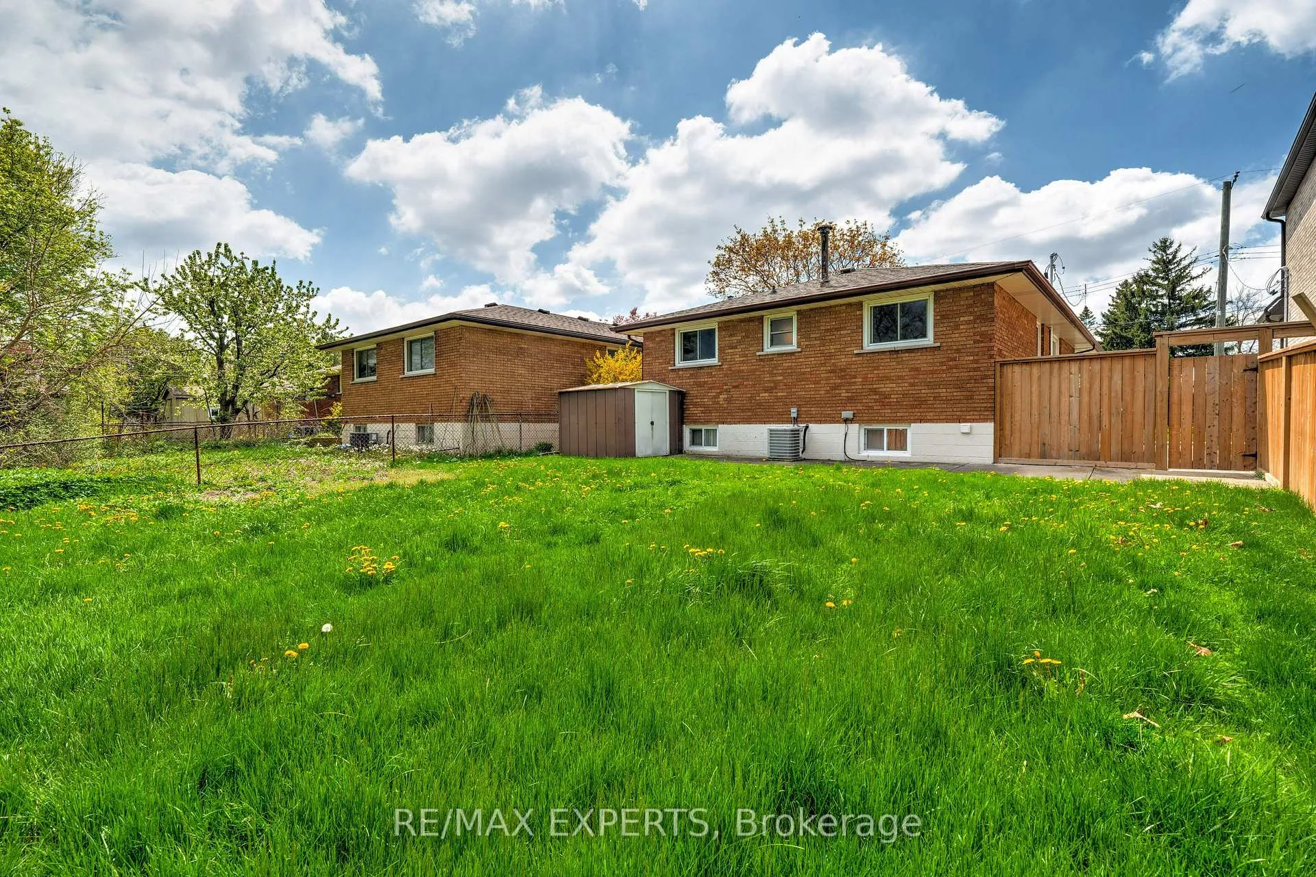 Photo 39 of 78 Atwater Crescent, Hamilton, Rolston — HOMEH