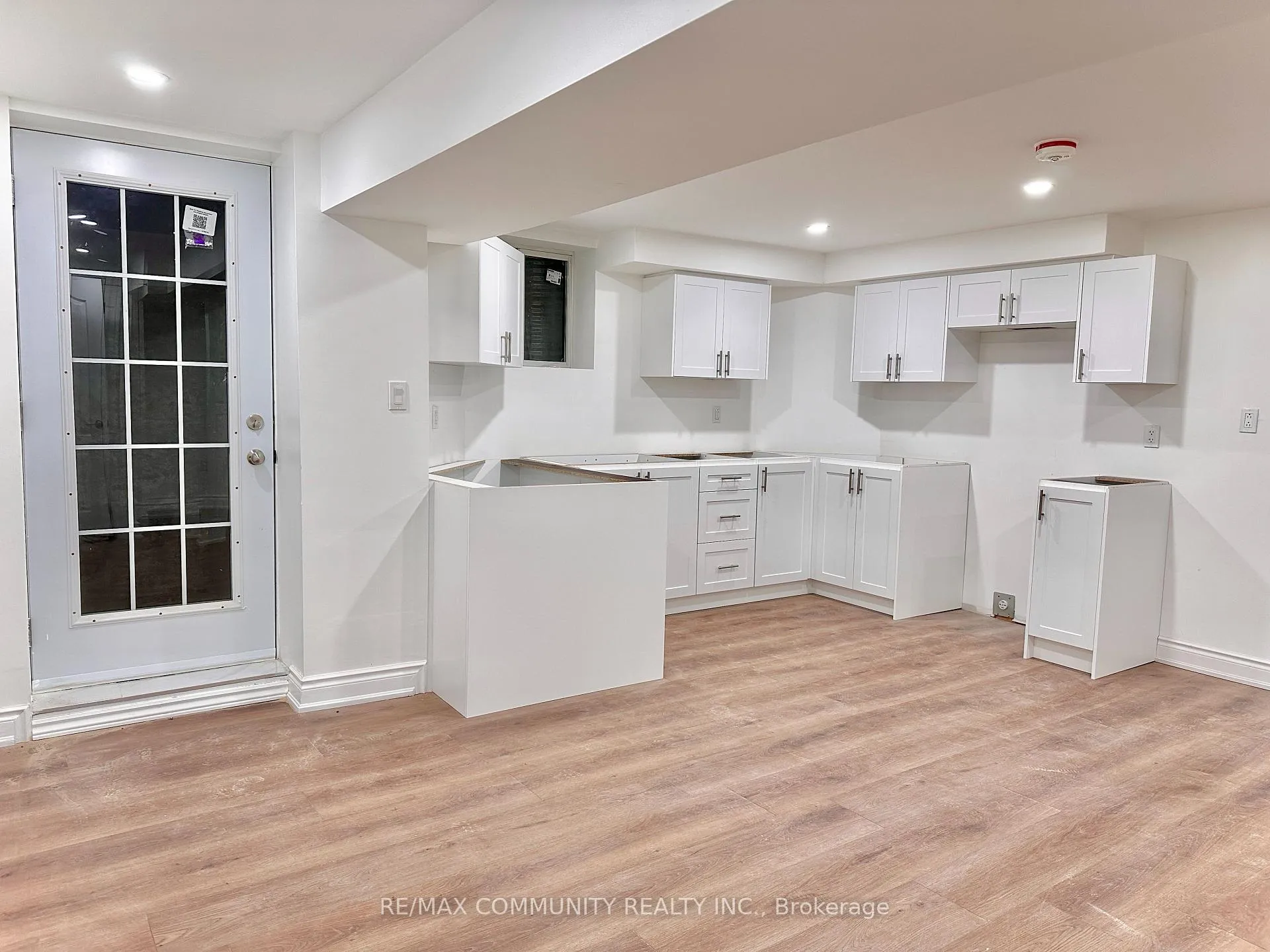 Photo 3 of 82 Warnford Circle, Ajax, Northeast Ajax — HOMEH