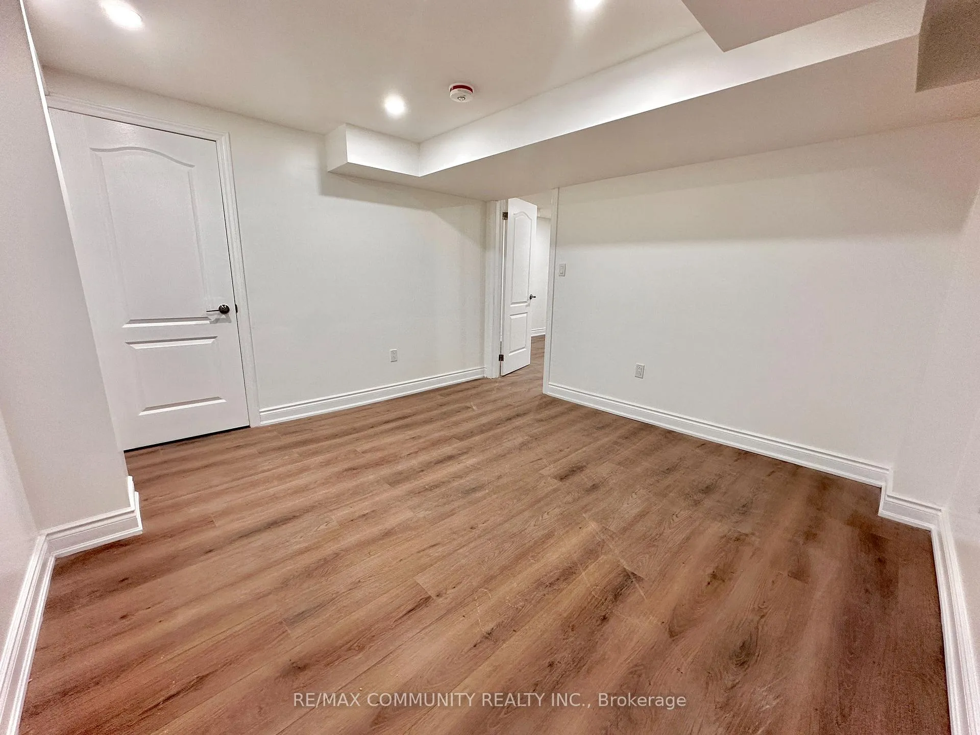 Photo 5 of 82 Warnford Circle, Ajax, Northeast Ajax — HOMEH