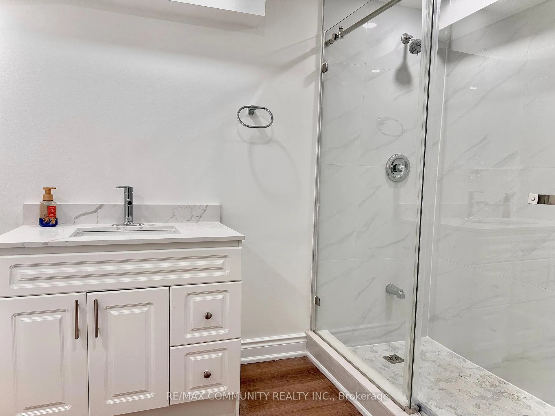 Photo 7 of 82 Warnford Circle, Ajax, Northeast Ajax — HOMEH