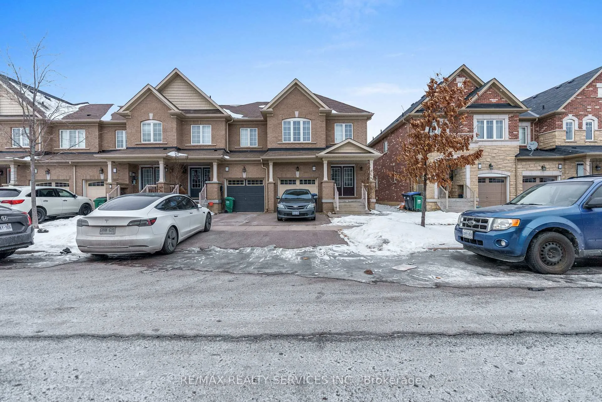 Front of Unit Upper, 106 Baffin Crescent