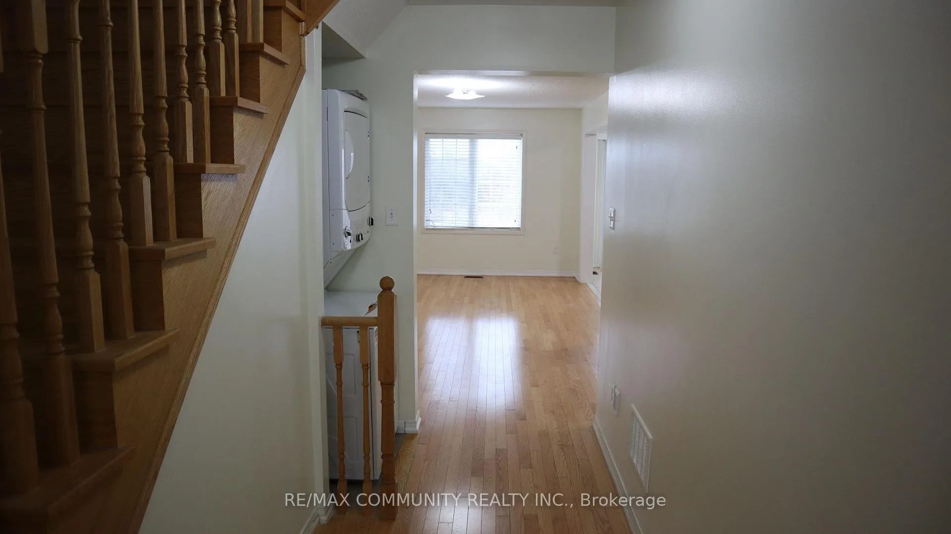 Photo 3 of 56 Delport Close, Brampton, Bram East — HOMEH