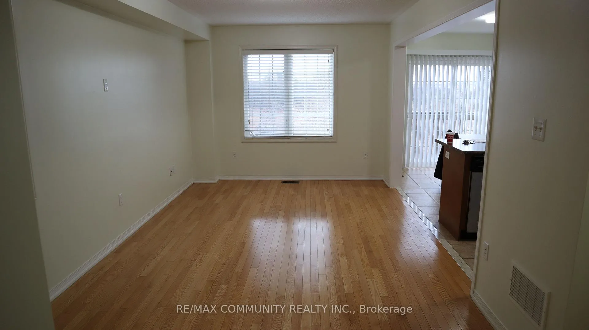 Photo 5 of 56 Delport Close, Brampton, Bram East — HOMEH