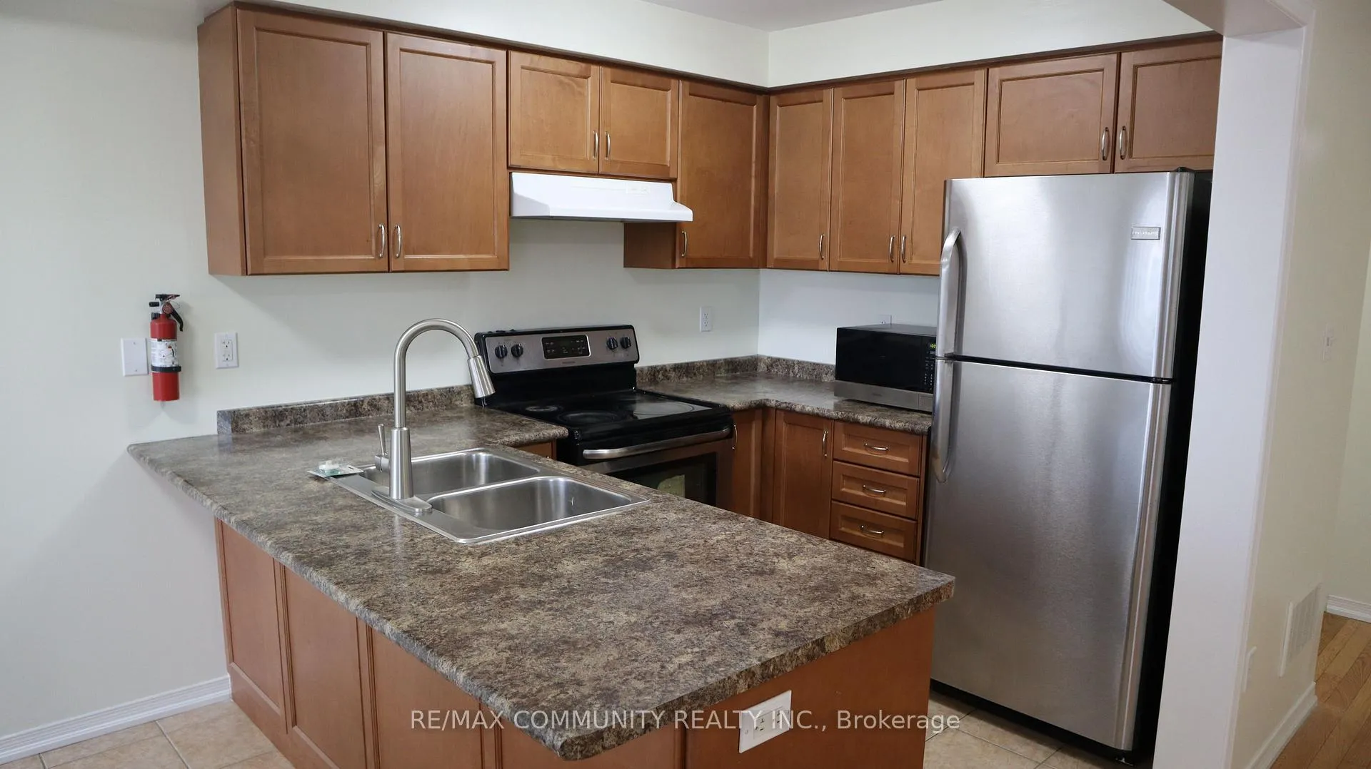 Photo 6 of 56 Delport Close, Brampton, Bram East — HOMEH