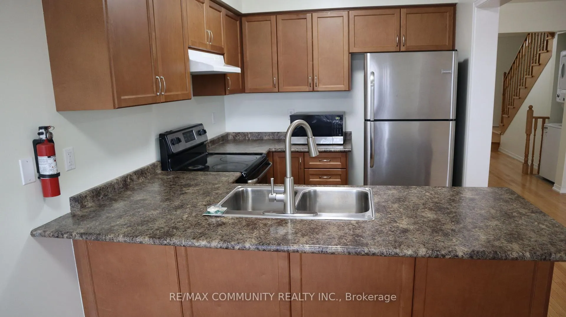 Photo 8 of 56 Delport Close, Brampton, Bram East — HOMEH