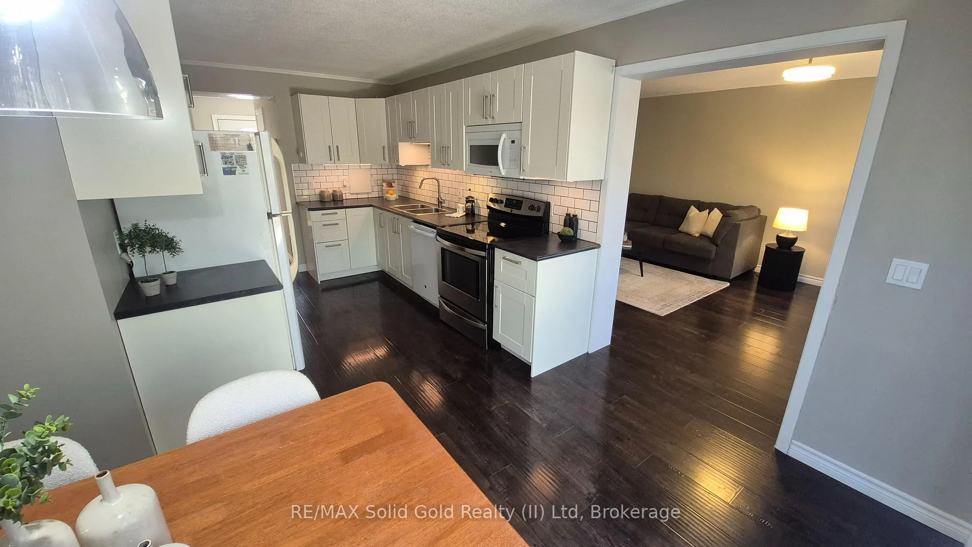 Photo 2 of Unit 22, 121 University Avenue E, Waterloo — HOMEH
