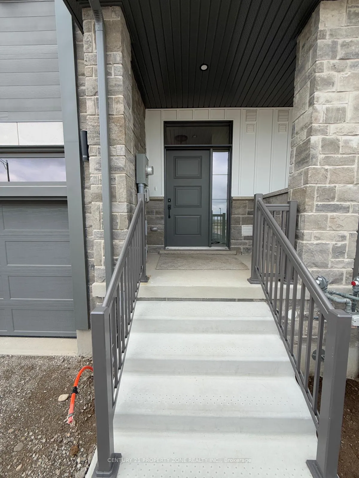 Photo 1 of 35 Rivergreen Crescent, Cambridge — HOMEH