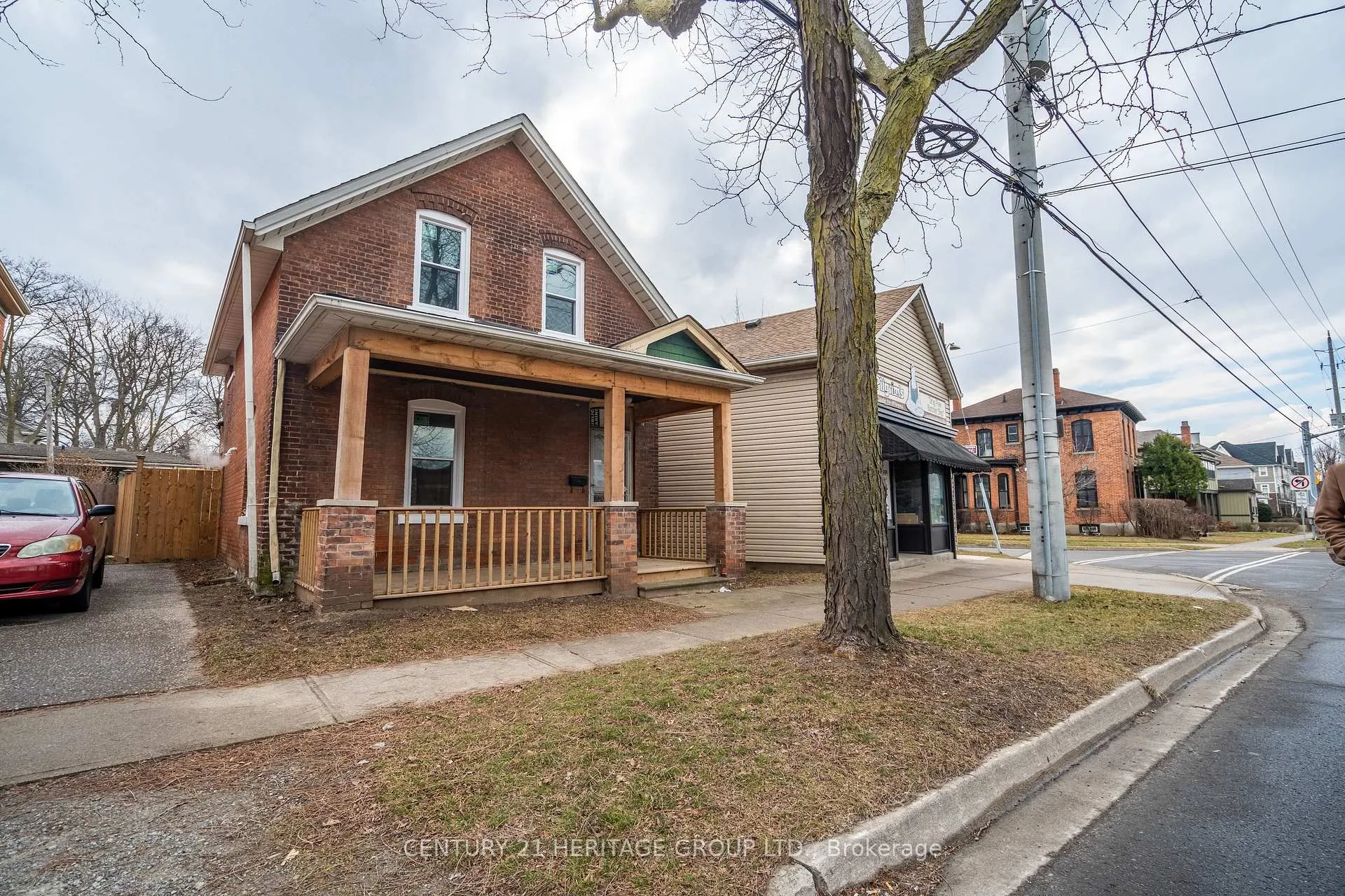 Front of Unit Upper, 24 Welland Avenue
