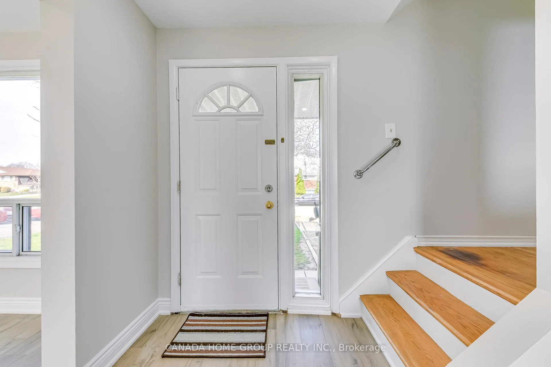 Photo 2 of Unit Upper, 27 Austin Drive, Hamilton, Lawfield — HOMEH