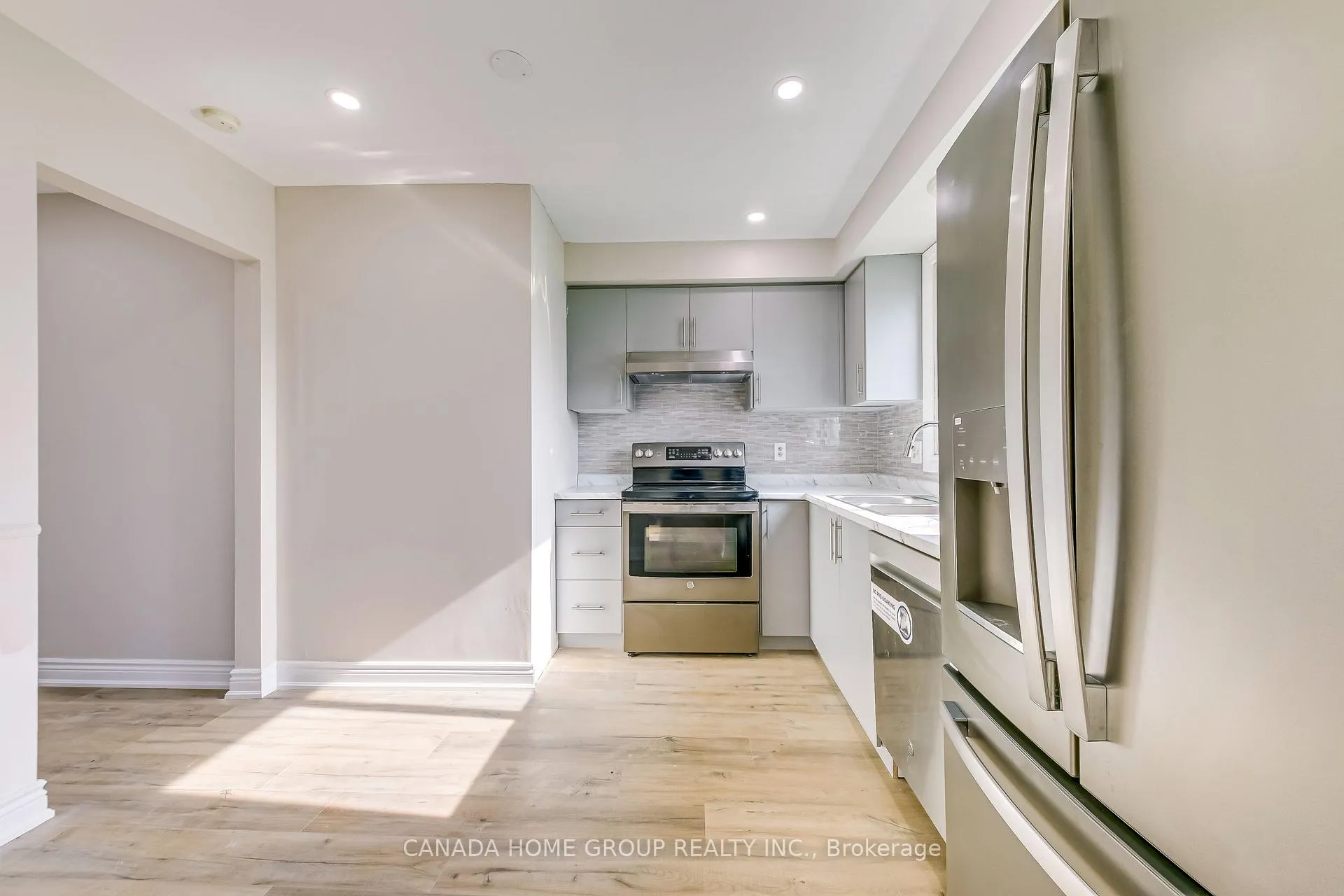 Photo 6 of Unit Upper, 27 Austin Drive, Hamilton, Lawfield — HOMEH