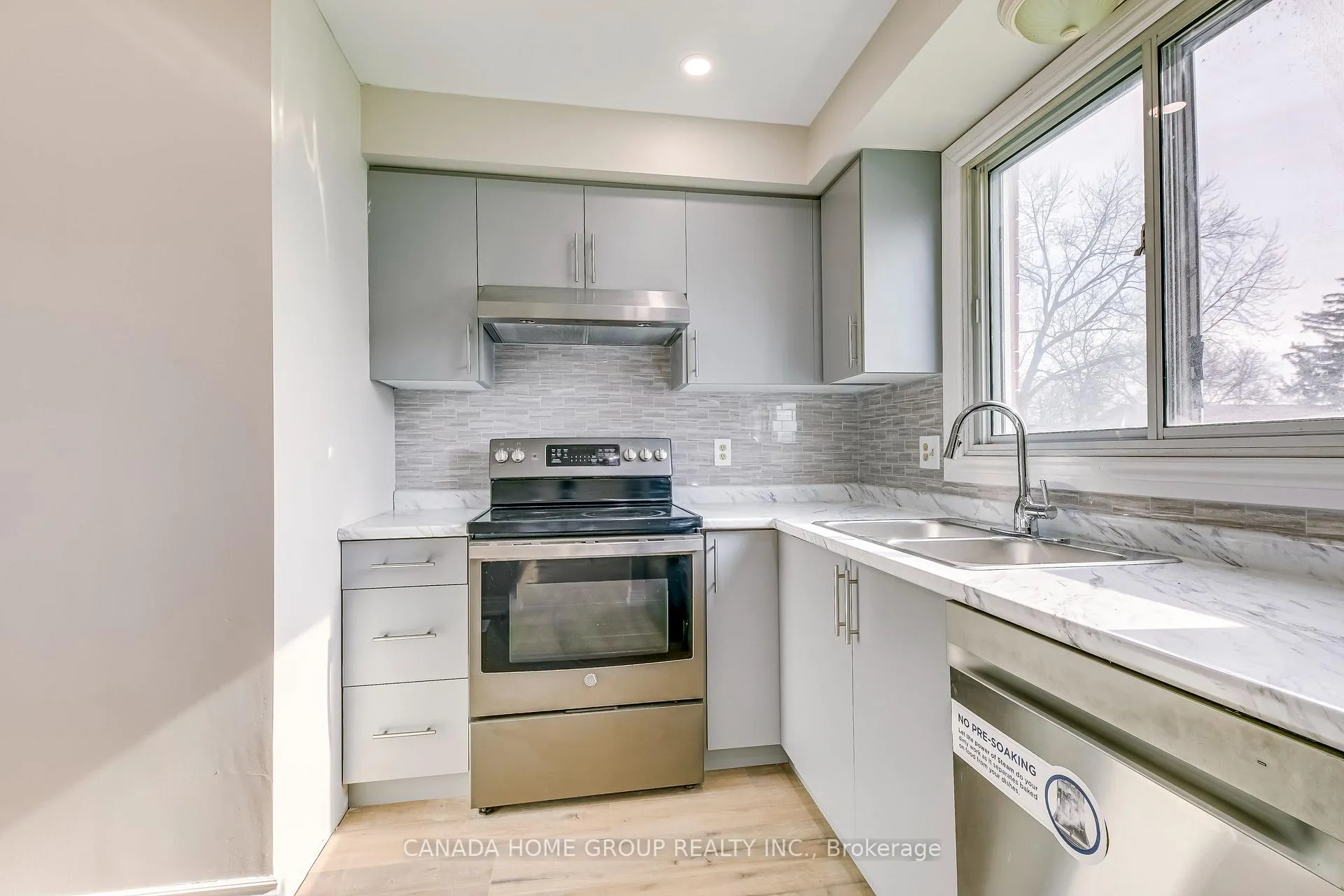 Photo 7 of Unit Upper, 27 Austin Drive, Hamilton, Lawfield — HOMEH